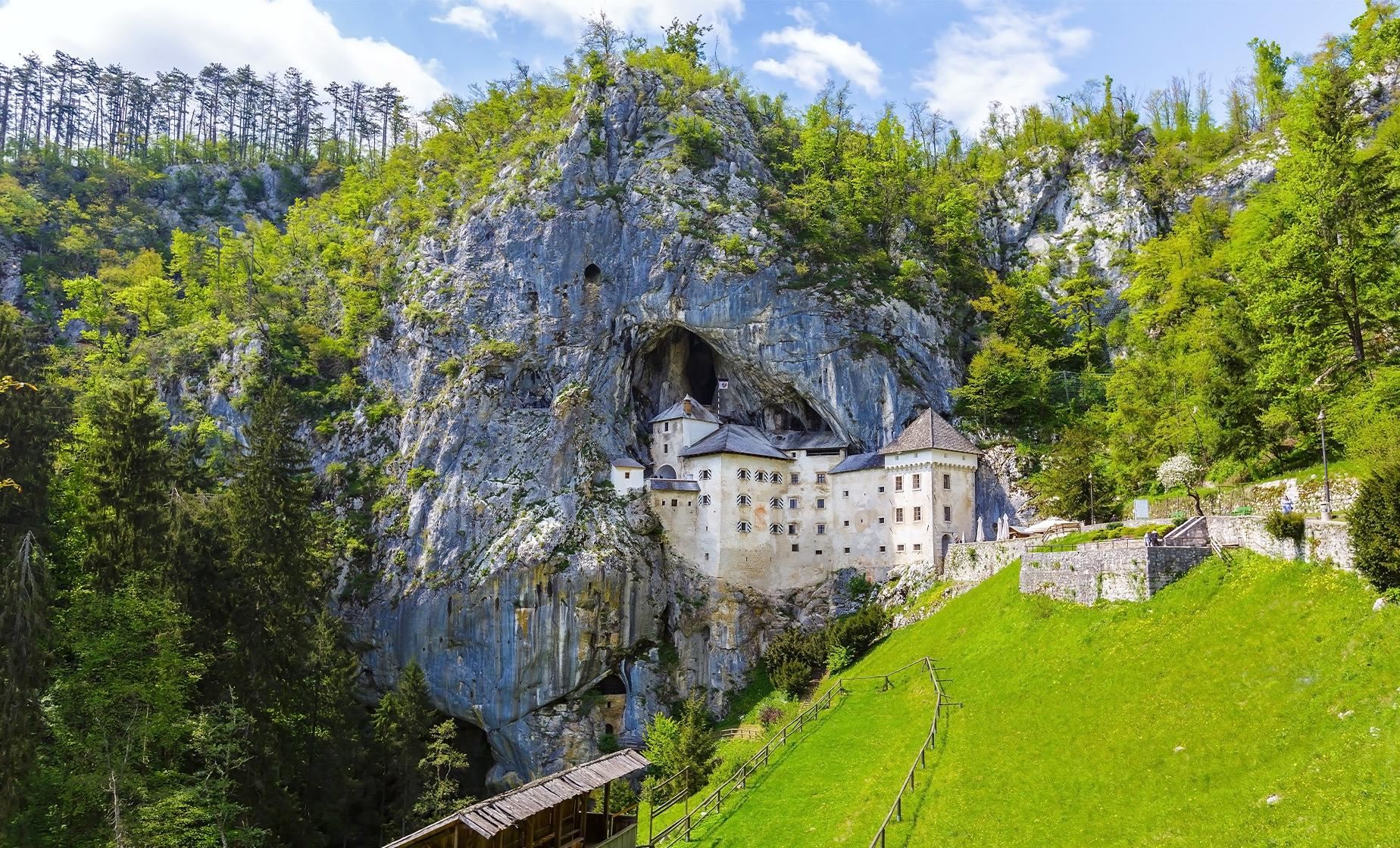 Đón Tết Đinh Mùi tại Địa Trung Hải quyến rũ: MIỀN NAM Ý – ALBANIA – MONTENEGRO  CROATIA – SLOVENIA